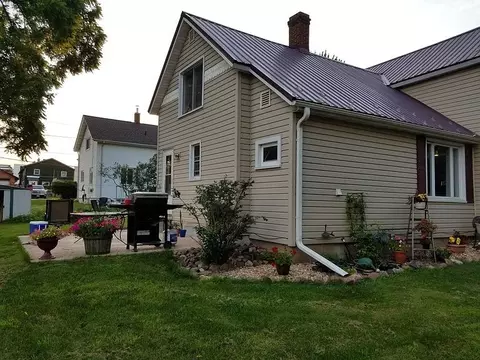 106 E Main St, Thorp, WI 54771 photo 2