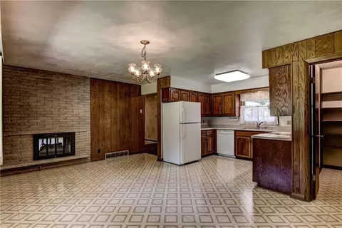 3925 Nimitz St, Eau Claire, WI 54701 photo 8