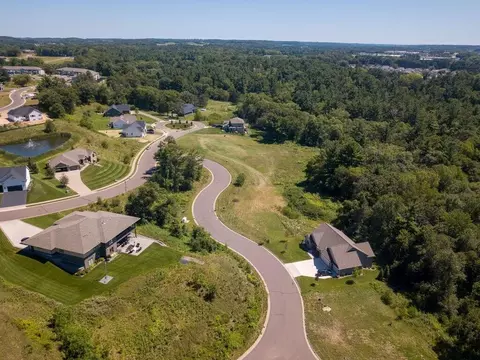 1590 Southern Hills Ct, Altoona, WI 54720