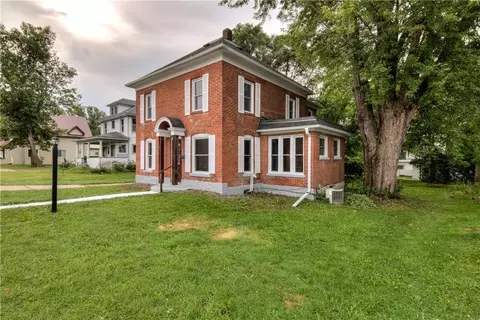 222 E 4th Ave, Stanley, WI 54768 photo 2