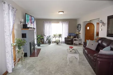 206 E 6th Ave, Stanley, WI 54768 photo 5