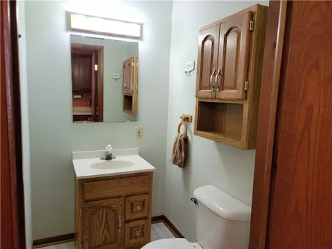 208 E 4th Ave, Stanley, WI 54768 photo 10