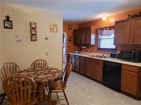 208 E 4th Ave, Stanley, WI 54768 photo 7