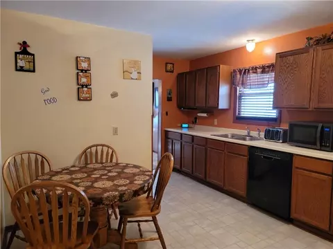 208 E 4th Ave, Stanley, WI 54768 photo 8