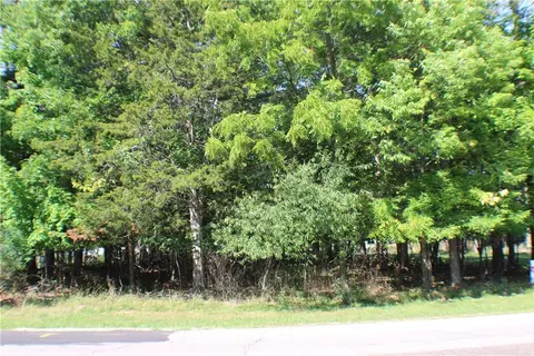 3327 Forest Gln, Eau Claire, WI 54701
