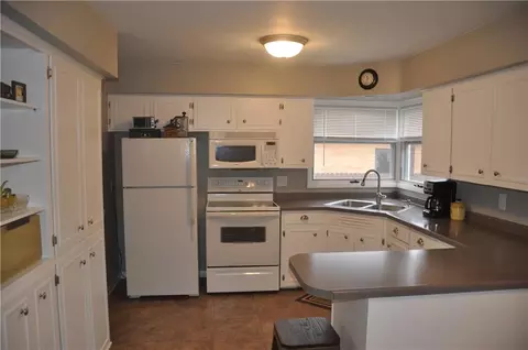 806 Oak St, Bloomer, WI 54724 photo 9