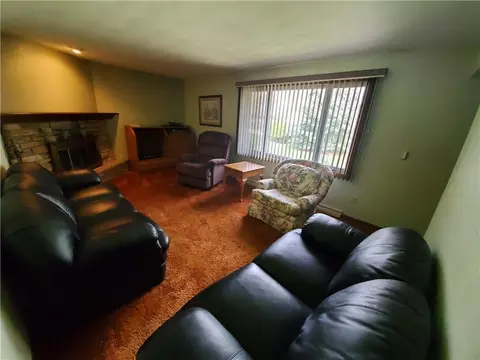 1601 N Blossom Dr, Appleton, WI 54914 photo 2