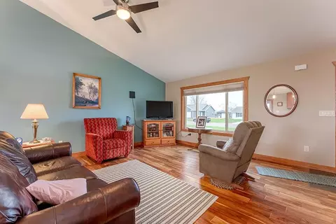 503 E 9th Ave, Stanley, WI 54768 photo 8