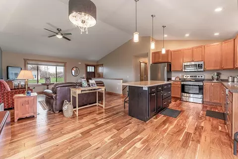503 E 9th Ave, Stanley, WI 54768 photo 4