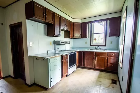 304 E Oak St, Stanley, WI 54768 photo 7