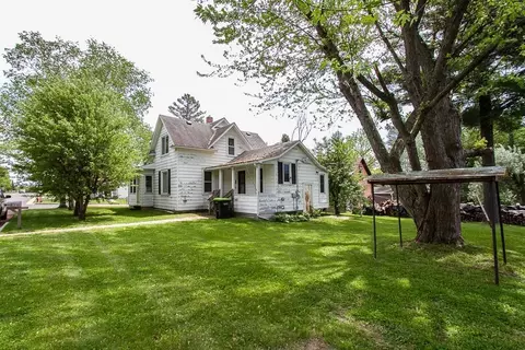 304 E Oak St, Stanley, WI 54768 photo 2