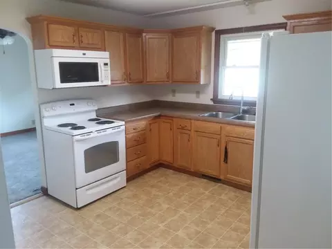 1609 Smith St, Bloomer, WI 54724 photo 2