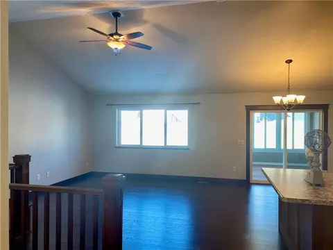908 Daisy Ln, Eau Claire, WI 54703 photo 11