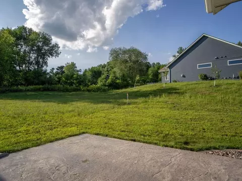 908 Daisy Ln, Eau Claire, WI 54703 photo 4
