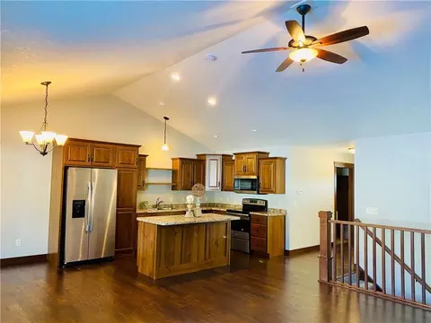 908 Daisy Ln, Eau Claire, WI 54703 photo 9