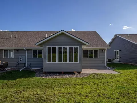 908 Daisy Ln, Eau Claire, WI 54703 photo 3