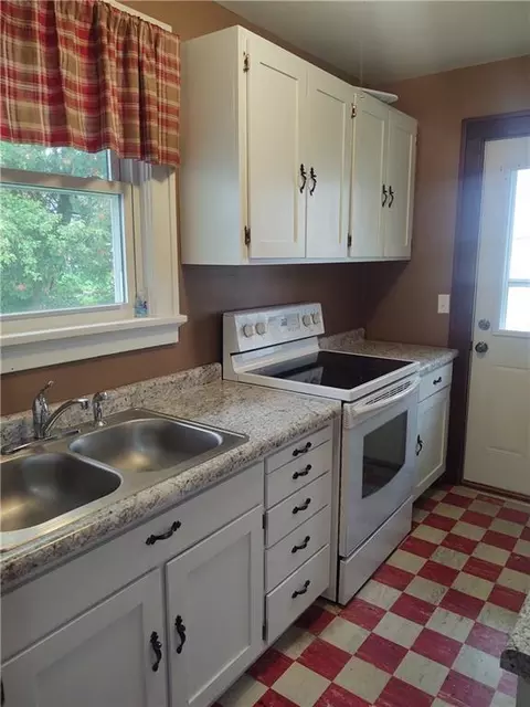 137 E 5th Ave, Stanley, WI 54768 photo 8