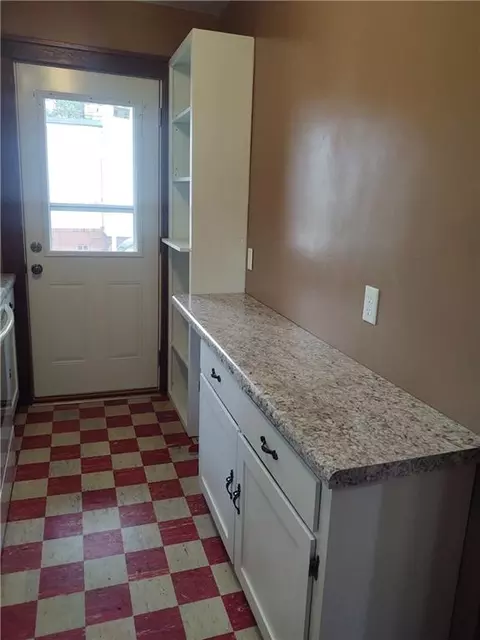 137 E 5th Ave, Stanley, WI 54768 photo 9