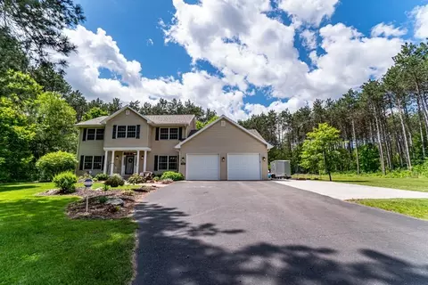 3265 Davis Dr, Eau Claire, WI 54701 photo 2
