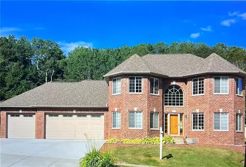 4712 Oakwood Hills Pkwy, Eau Claire, WI 54701