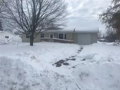 202 Maplewood Dr, Ladysmith, WI 54848