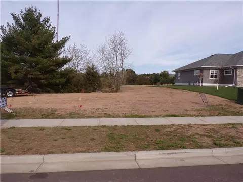 1680 Red Pine Ct, Eau Claire, WI 54701