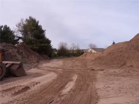 1664 Red Pine Ct, Eau Claire, WI 54701