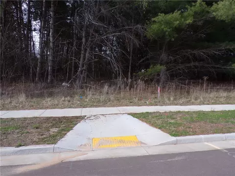 1656 Red Pine Ct, Eau Claire, WI 54701