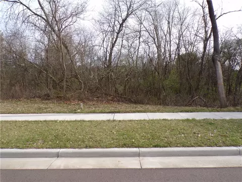 1603 Red Pine Ct, Eau Claire, WI 54701