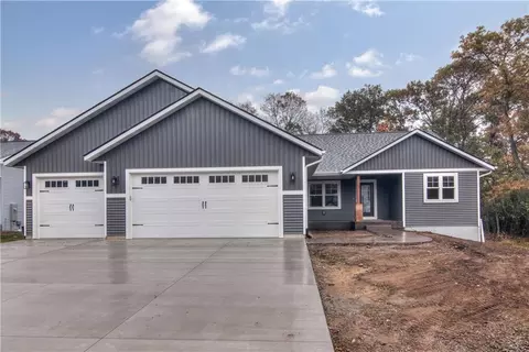 4857 Woodlands Dr, Eau Claire, WI 54703