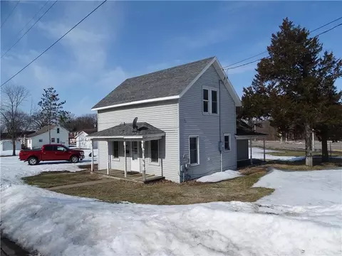 418 E Madison St, Durand, WI 54736