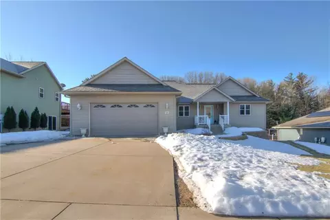 2525 Avery Ln, Altoona, WI 54720