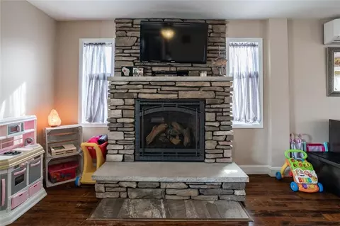 104 E Main St, Thorp, WI 54771 photo 4