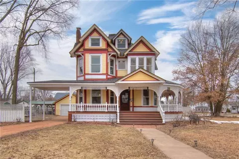 904 W Willow St, Chippewa Falls, WI 54729