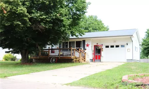 674 E Maple St, Blair, WI 54616