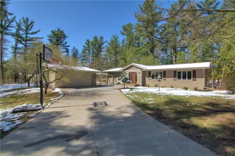 3630 Pine Place Rd, Eau Claire, WI 54701