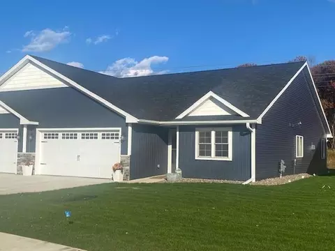 5240 Quiet Hollow Ct, Eau Claire, WI 54701