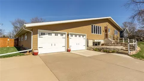 2022 Crestview Dr, Eau Claire, WI 54703