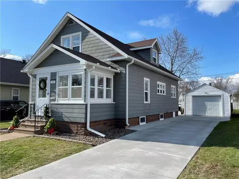 522 W Cedar St, Chippewa Falls, WI 54729