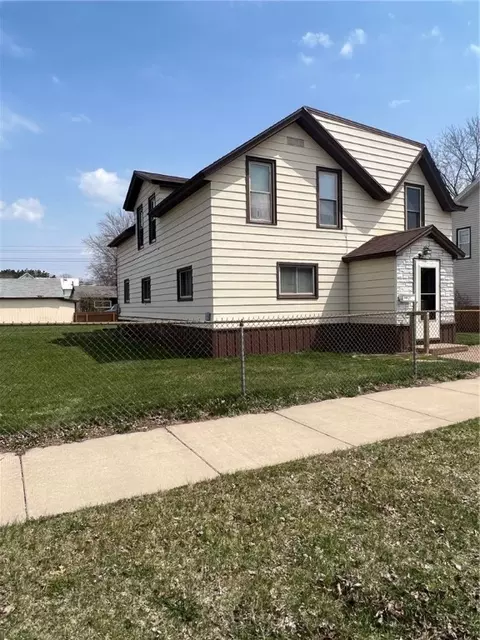 305 S Rural St, Chippewa Falls, WI 54729