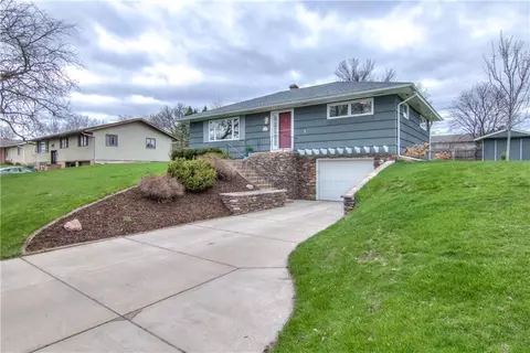 935 Park Ridge Dr, Eau Claire, WI 54703