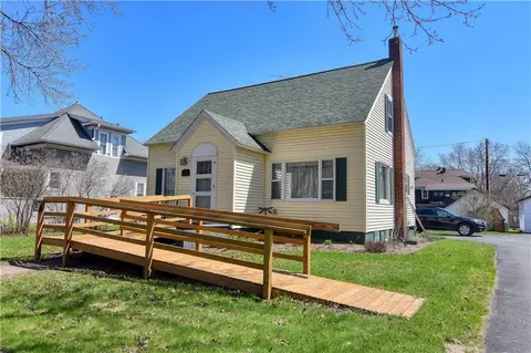 11 Hatten Ave, Rice Lake, WI 54868