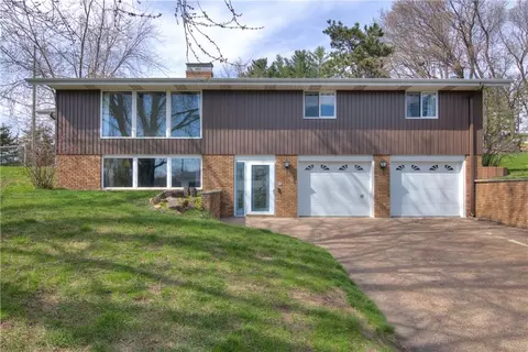2124 Briarwood Ct, Eau Claire, WI 54703