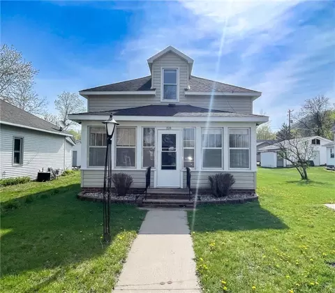 320 S Scott St, Elmwood, WI 54740