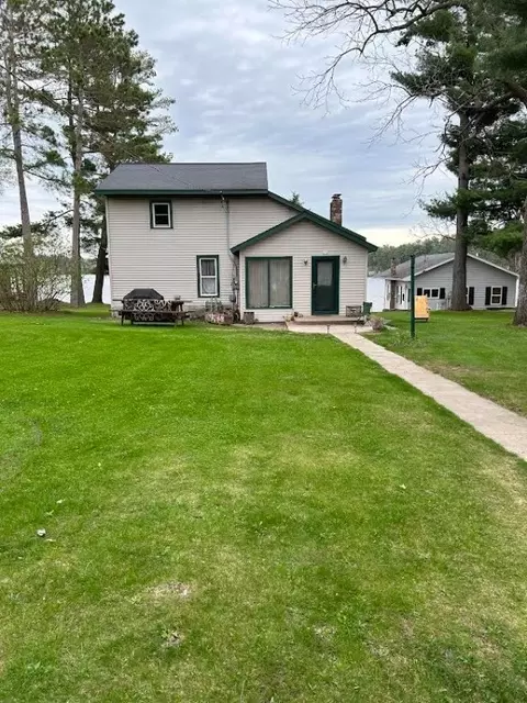 624 Lakeview Dr, Chetek, WI 54728