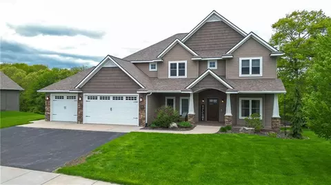 4718 S Oakwood Hills Pkwy, Eau Claire, WI 54701