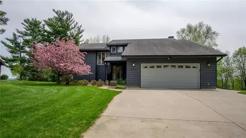 503 Grandview Heights Ct, Menomonie, WI 54751