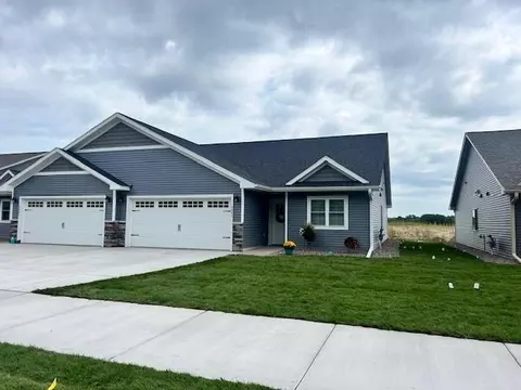 5117 Quiet Hollow Ct, Eau Claire, WI 54701