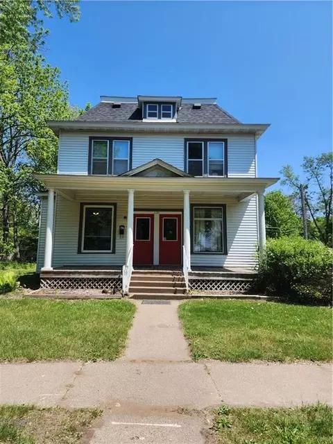 1120 7th St #2, Menomonie, WI 54751