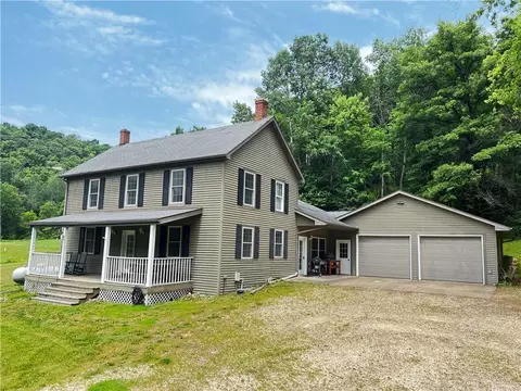 712 Engel Rd, Fountain City, WI 54629